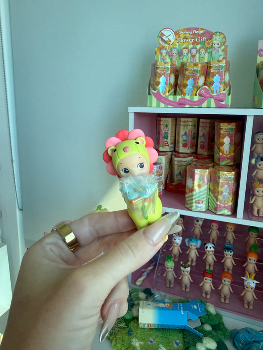 sonny angel opened daisy lion flower gift
